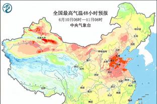 扛起进攻！詹姆斯半场15中7&三分5中4拿下18分4助2断 首节14分